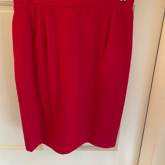 Laurel (div. of Escada) red gabardine wool skirt size 40eu (8us). - Picture 2 of 4